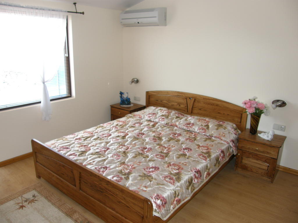 Emona Guest House Nesebar Exterior photo